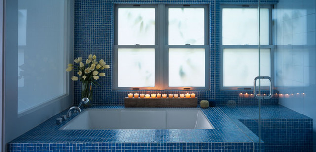 Phòng tắm dịu mát hơn khi sử dụng màu xanh